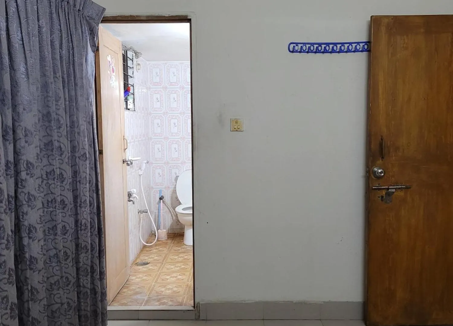 Budget Double Bed Single Room By Dhaka Airport Terminal 3