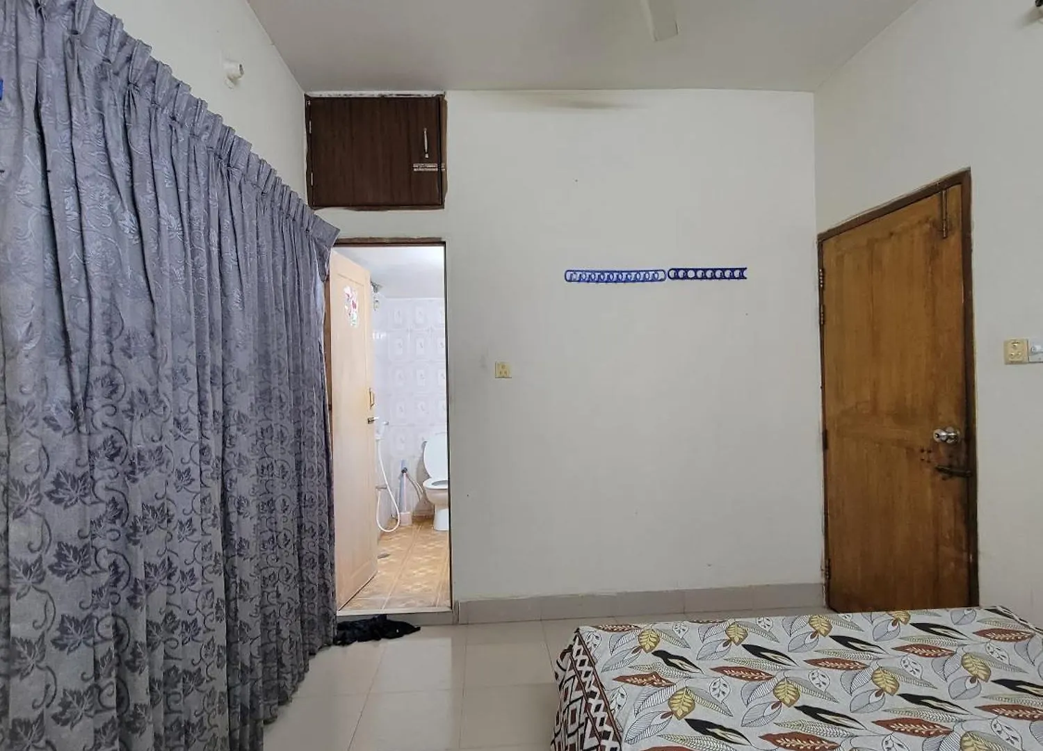 Budget Double Bed Single Room By Dhaka Airport Terminal 3 Bangladesh